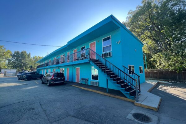 Lakeside Villa Inn and Suites