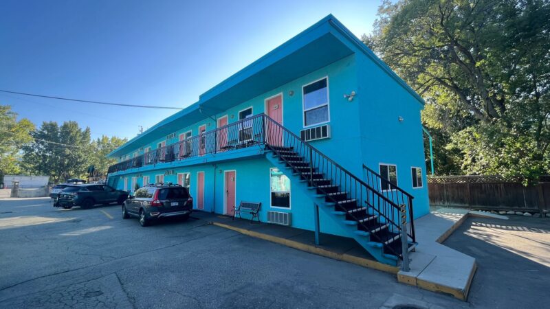 Lakeside Villa Inn and Suites